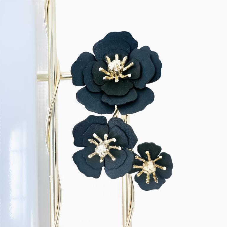 WHITE RECTANGULAR SERVING PLATE ON GOLDEN TONE STAND