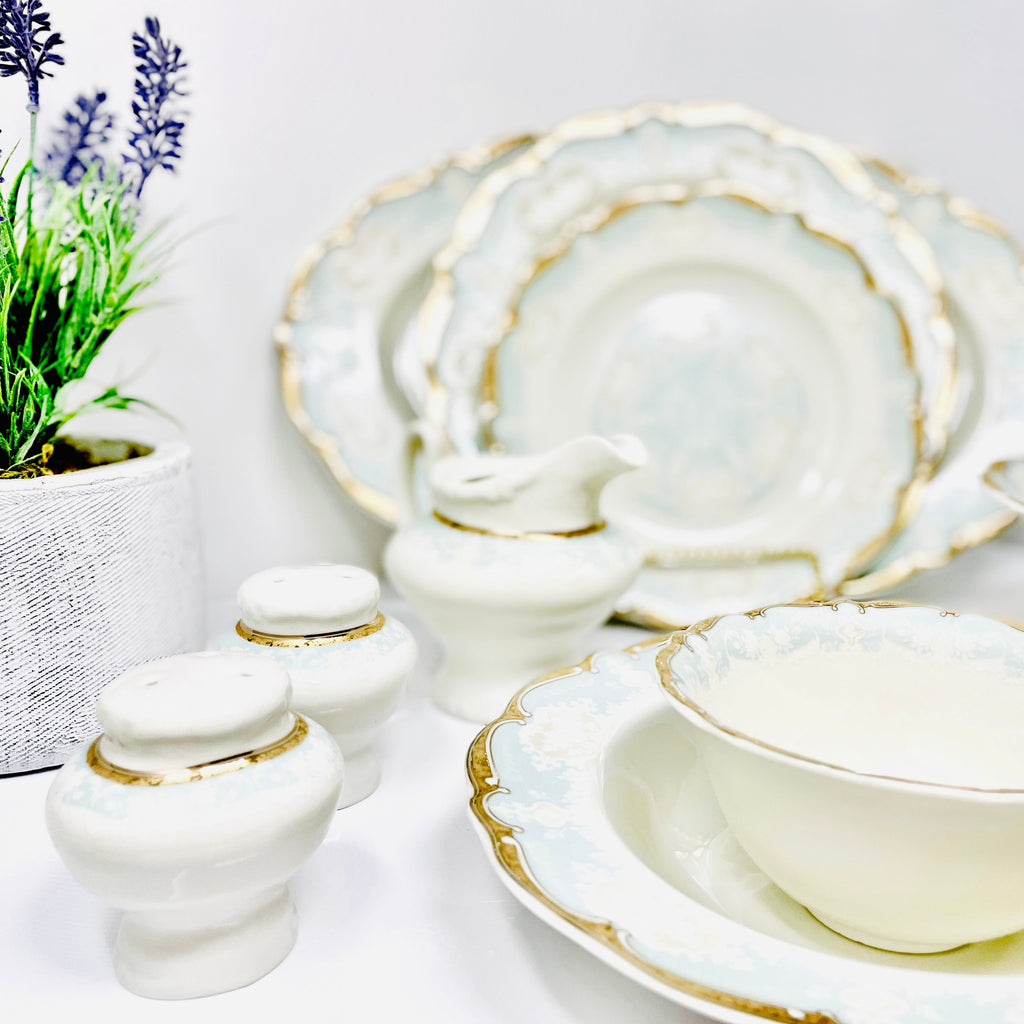 6 PERSON 30 PIECE WHITE & GOLD MARTA BLUE DINNERWARE SET