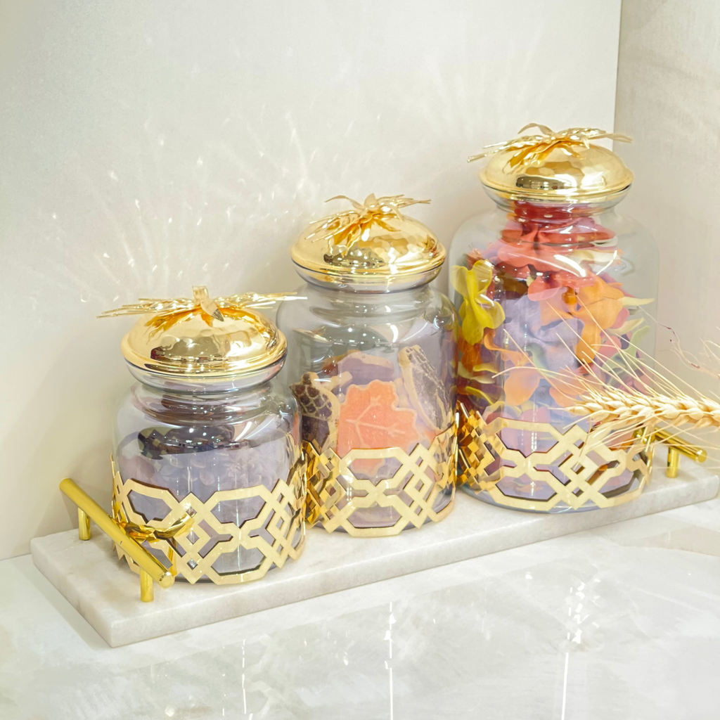 CLEAR JAR WITH GOLD FLOWER LID