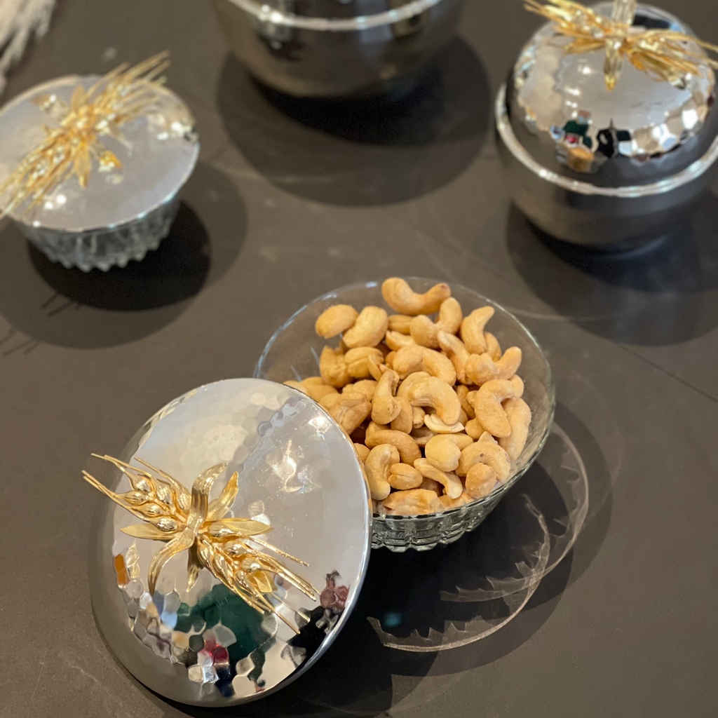 MEDIUM SIZED CANDY BOWL WITH GOLD LID