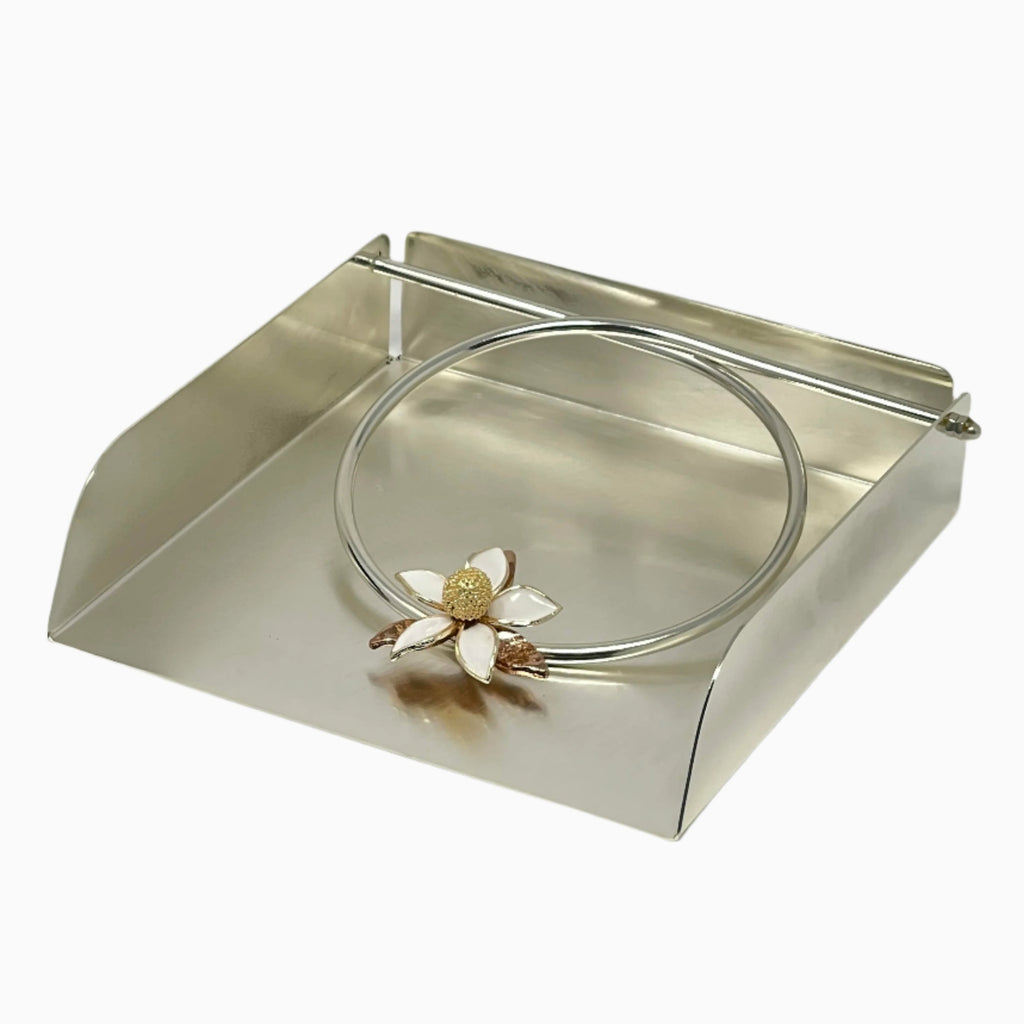 NAPKIN HOLDER WITH WHITE ENAMEL FLOWER